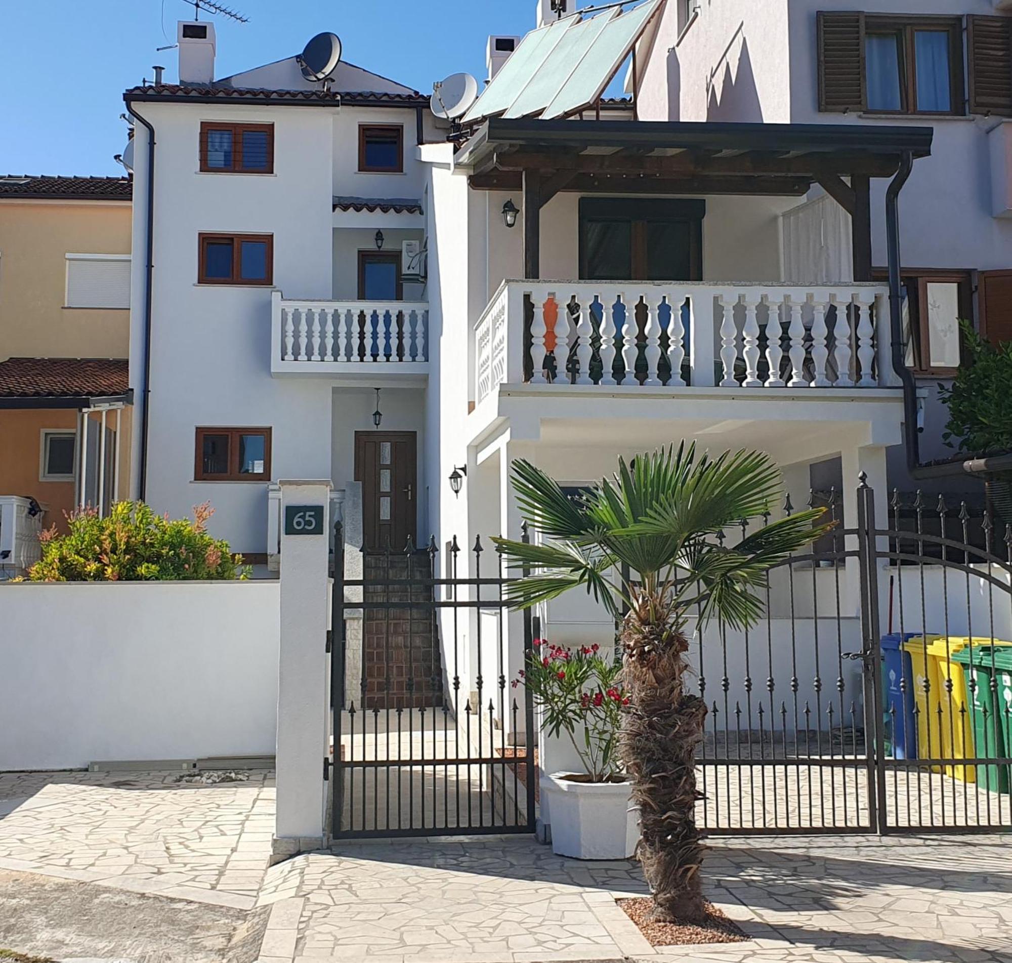 Apartments Dejana Stinjan Ngoại thất bức ảnh